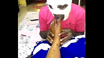 Foot worship as i smoke from her toes