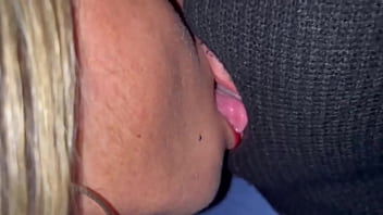 Casada Dando Pra Um Moreno Super Dotado No Meio Da Estrada Escura thumbnail