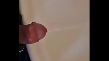 Urinando Com Pinto Mole thumbnail