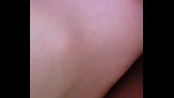 Me escurro en su boca