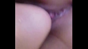 Me escurro en su boca