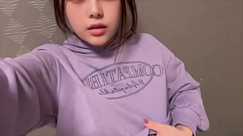 【自撮りオナニー】今日おか◯さんいないから部屋で気軽におなにーできて嬉しかったです