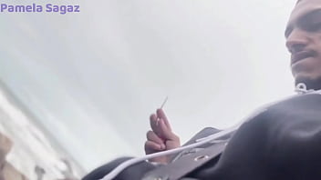 Fodendo com novinho na praia safado cheio de tesão ja colocou eu pra mamar aquela rola gostosa completo no red