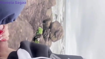 Fodendo com novinho na praia safado cheio de tesão ja colocou eu pra mamar aquela rola gostosa completo no red