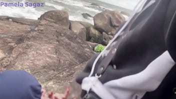 Fodendo com novinho na praia safado cheio de tesão ja colocou eu pra mamar aquela rola gostosa completo no red