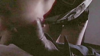 Coroa safada pagando boquete