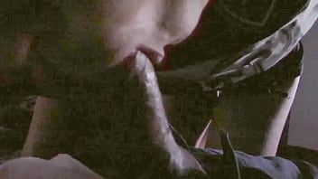 Coroa safada pagando boquete