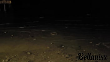 Gostosa ganha de presente um brinquedinho só seu namorado e eles brincam juntos