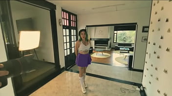 Fantasía tentadora y belleza magnética se toca el coño como si fuera guitarrista de heavy metal