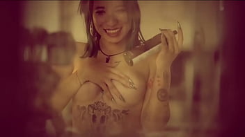 Fantasía tentadora y belleza magnética se toca el coño como si fuera guitarrista de heavy metal Fantasía tentadora y belleza magnética se toca el coño como si fuera guitarrista de heavy metal