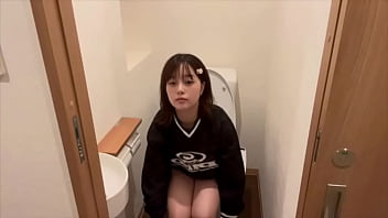 可愛い熊さんのヘアピンつけながらくちゅくちゅオナニーで身体中がビクビクして気持ちいいオナニーでした。