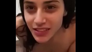 Mi prima me masturba