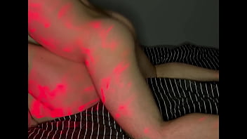 Marido viajou a trabalho e o macho me comeu a noite inteira na minha cama