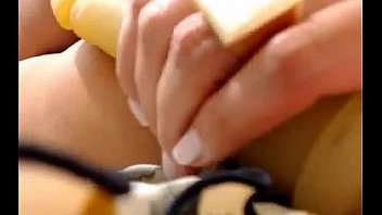 This girl not shows her face but puts a dildo in her pussy