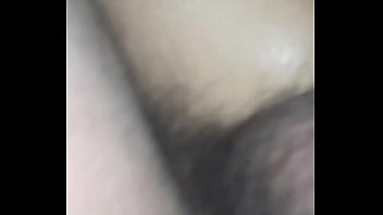 Joven semental se encuentra con la cola perfecta