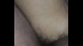 Joven semental se encuentra con la cola perfecta