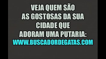 Socando dentro da bucetinha molhada