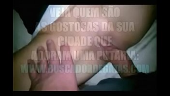 Socando dentro da bucetinha molhada