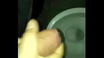 Paja en baño publico