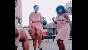 Negras Culonas Moviendo El Trasero thumbnail