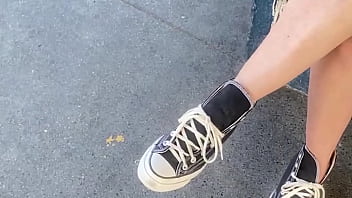 Vestido e sem calcinha na rua minha enteada safada fica me provocando