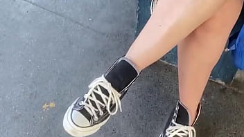 Vestido e sem calcinha na rua minha enteada safada fica me provocando