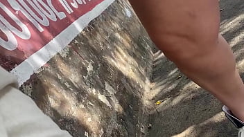 Vestido e sem calcinha na rua minha enteada safada fica me provocando