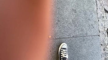 Vestido e sem calcinha na rua minha enteada safada fica me provocando