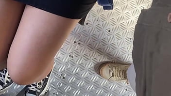 Vestido e sem calcinha na rua minha enteada safada fica me provocando