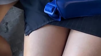 Vestido e sem calcinha na rua minha enteada safada fica me provocando