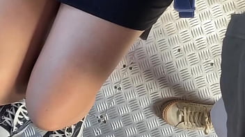 Vestido e sem calcinha na rua minha enteada safada fica me provocando