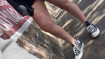 Vestido e sem calcinha na rua minha enteada safada fica me provocando