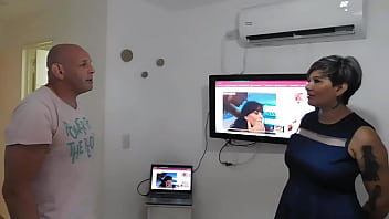 Me la saca del culo para acabarme en la garganta