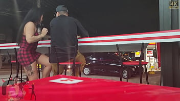 No pelo e na frente do marido corno casal sai para comer pastel chegando lá esposa fica com tesão e escolhe o macho para encher ela de leite No pelo e na frente do marido corno casal sai para comer pastel chegando lá esposa fica com tesão e escolhe o macho para encher ela de leite