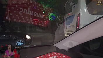 No pelo e na frente do marido corno casal sai para comer pastel chegando lá esposa fica com tesão e escolhe o macho para encher ela de leite