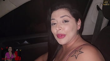 No pelo e na frente do marido corno casal sai para comer pastel chegando lá esposa fica com tesão e escolhe o macho para encher ela de leite