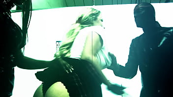 Threesome with 2 slutty milf