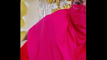 Patriarchy made me very submissive and that's why i'm wearing clothes covering my face