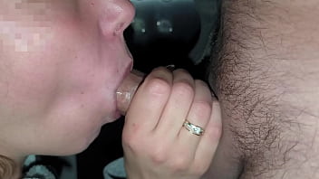 Nena joven amateur chupa polla en el ascensor publico le gusta mamar pene video completo en mi canal