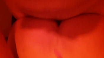 Casal assiste sexo ao vivo na cabine do swing