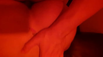 Casal assiste sexo ao vivo na cabine do swing