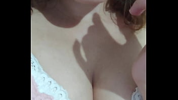 Exibida adora se mostrar para punheteiros