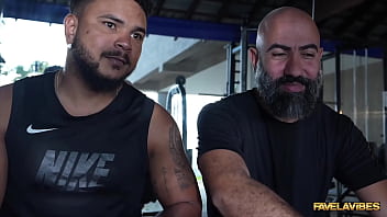 Na casa das proibidas a mila hot puxou o treino e deu gostoso na academia do fv para dois brutos mila hot felipe costa erick frei Na casa das proibidas a mila hot puxou o treino e deu gostoso na academia do fv para dois brutos mila hot felipe costa erick frei