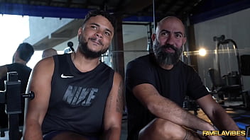 Na casa das proibidas a mila hot puxou o treino e deu gostoso na academia do fv para dois brutos mila hot felipe costa erick frei Na casa das proibidas a mila hot puxou o treino e deu gostoso na academia do fv para dois brutos mila hot felipe costa erick frei