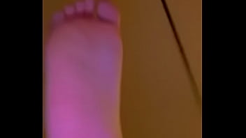 Lightskin girl shows toes and soles