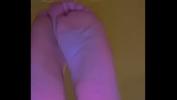 Lightskin girl shows toes and soles