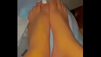 Lightskin girl shows toes and soles