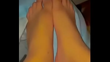 Lightskin girl shows toes and soles