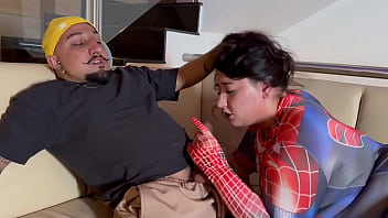 Mulher aranha gosta de chupar piroca ate as bolas