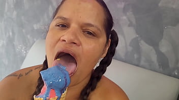 Na sorveteria encontrei um penis gigante de chocolate